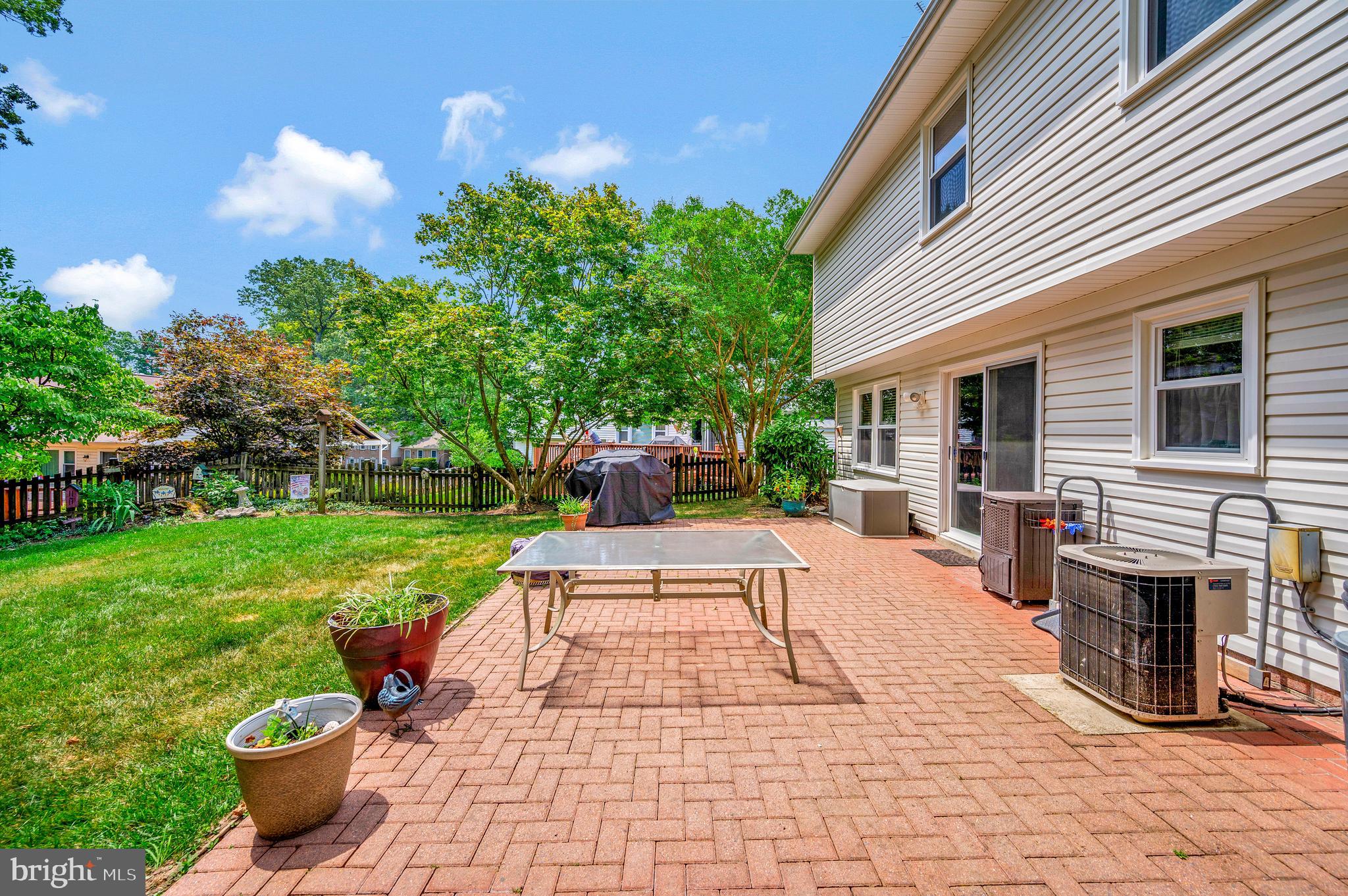 12217 Oakwood Dr