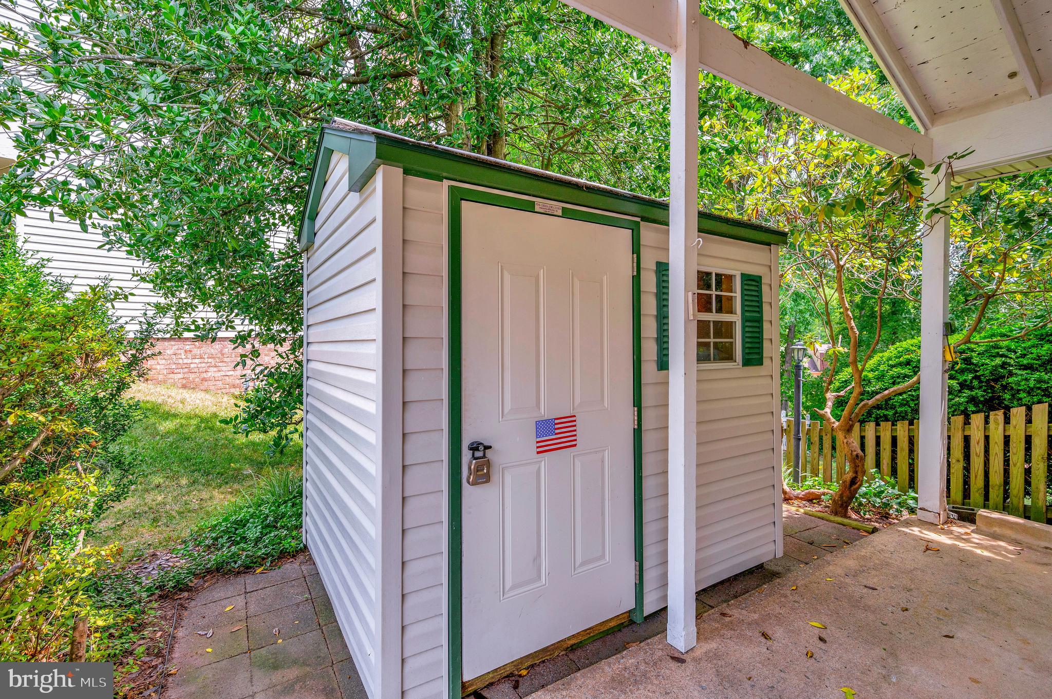 12217 Oakwood Dr