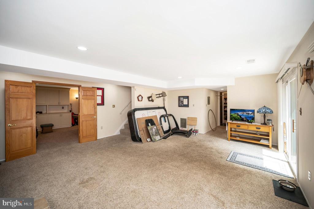 12217 Oakwood Dr