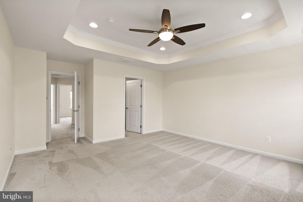 7034 DARBEY KNOLL DRIVE