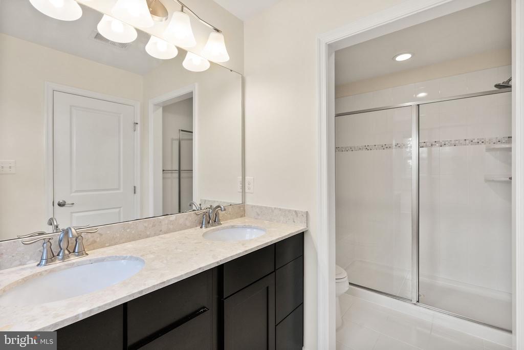7034 DARBEY KNOLL DRIVE