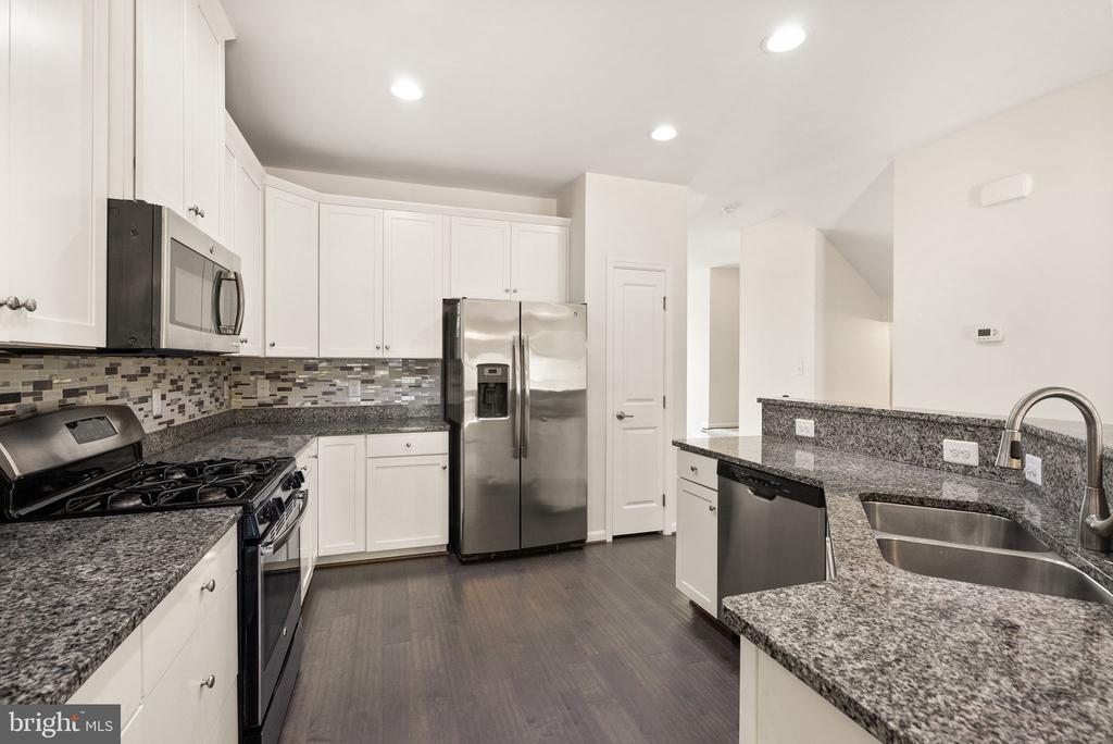 7034 DARBEY KNOLL DRIVE