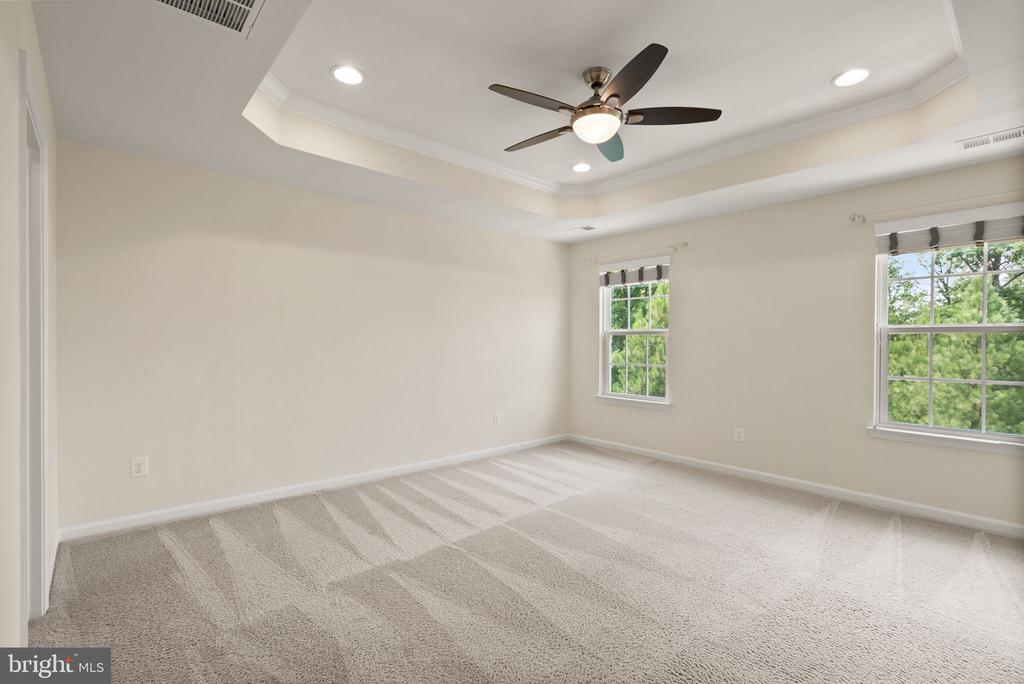 7034 DARBEY KNOLL DRIVE