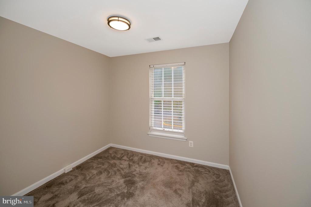 5154 Race Pointe Pl