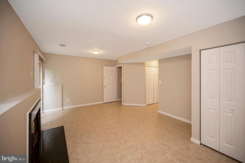 5154 Race Pointe Pl