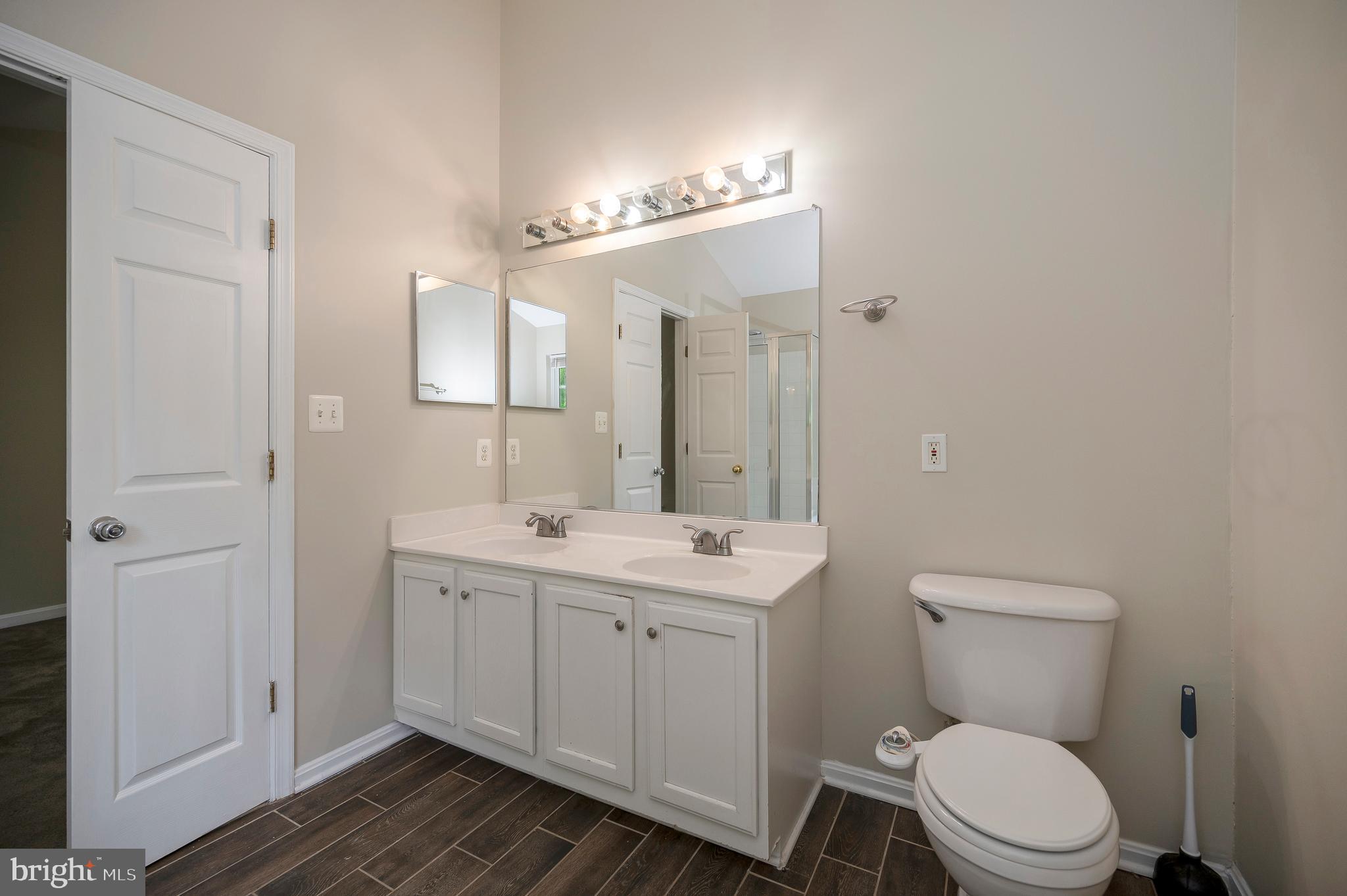 5154 Race Pointe Pl