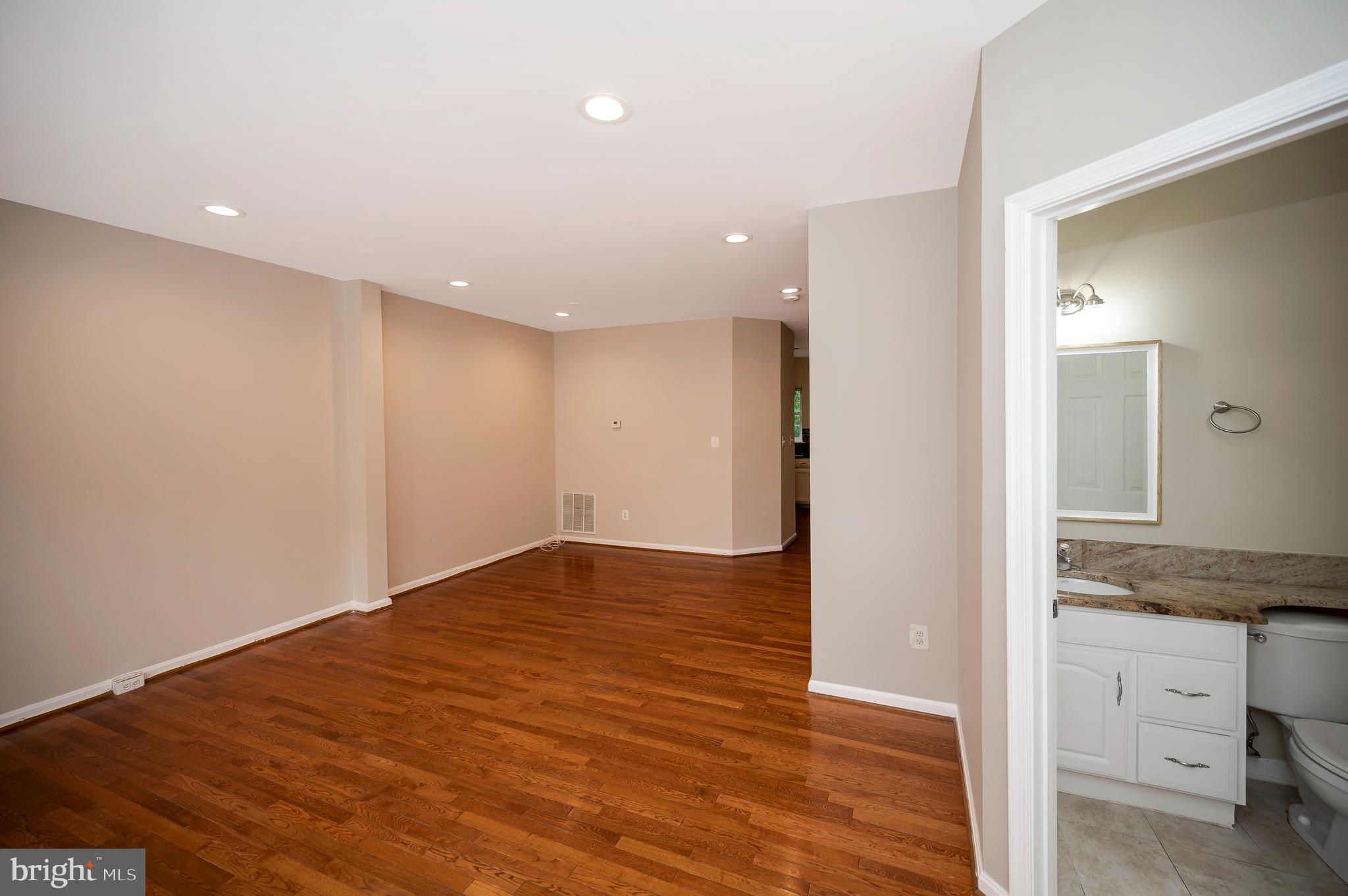 5154 Race Pointe Pl