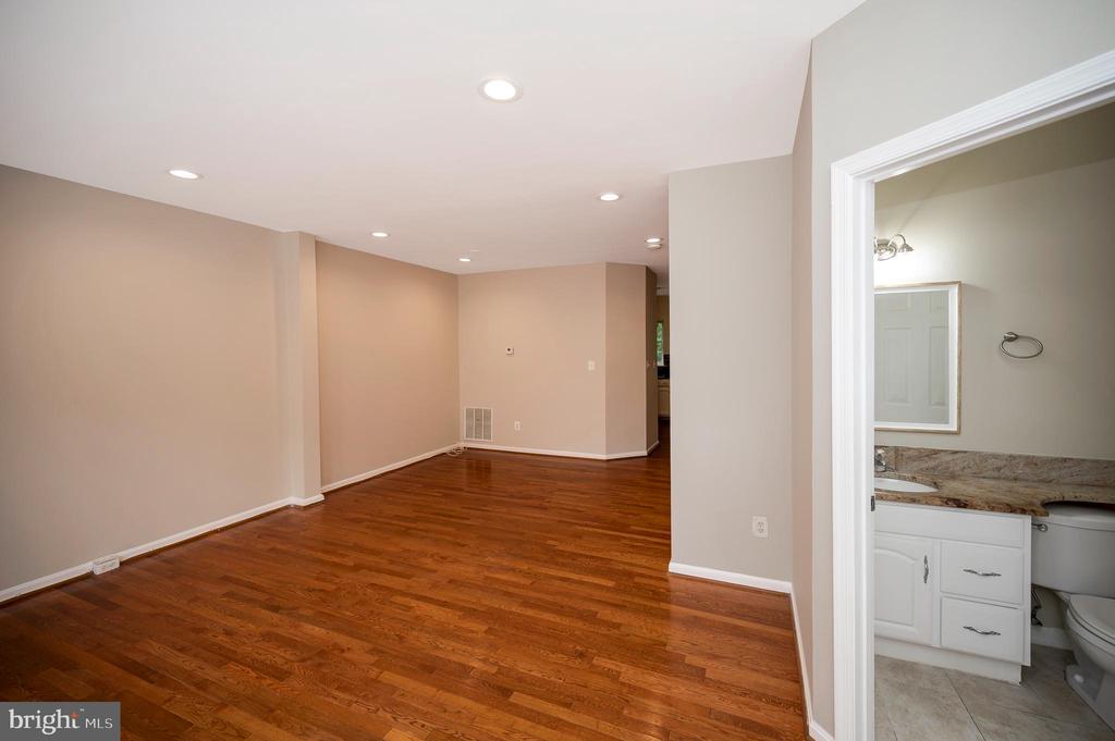 5154 Race Pointe Pl