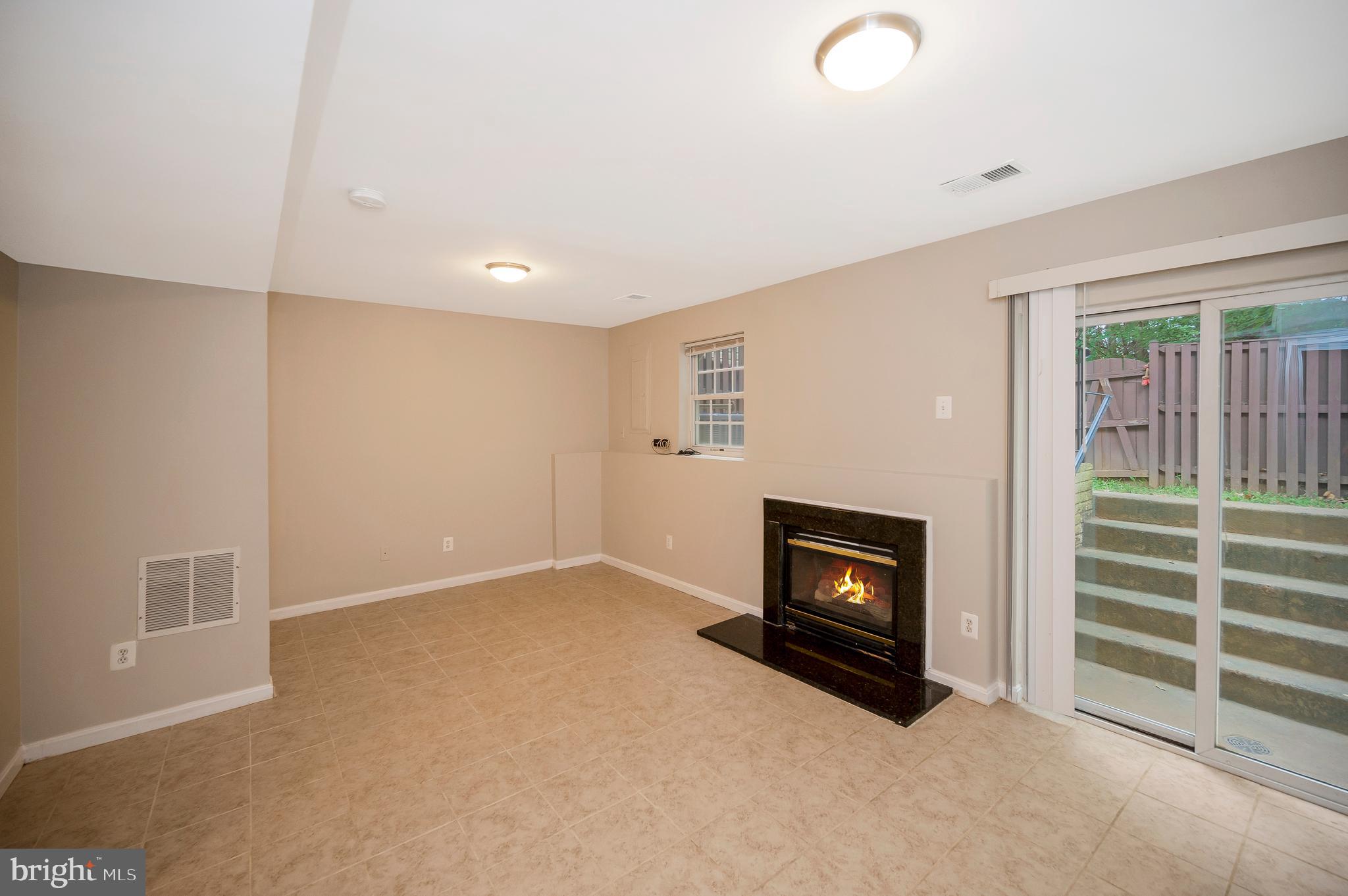 5154 Race Pointe Pl