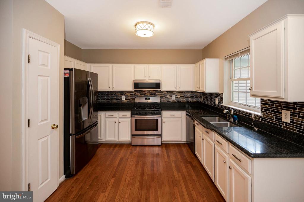 5154 Race Pointe Pl