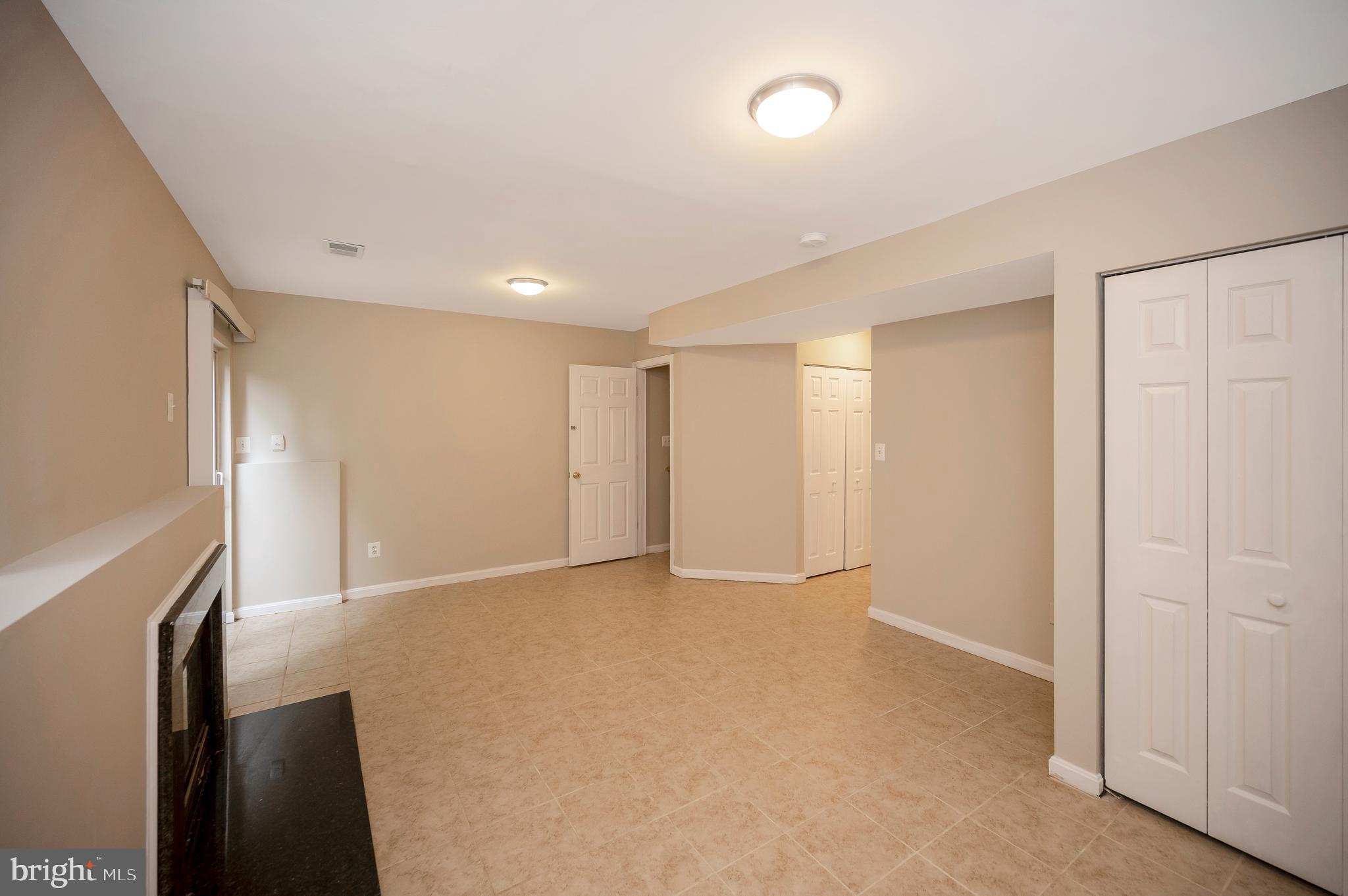 5154 Race Pointe Pl