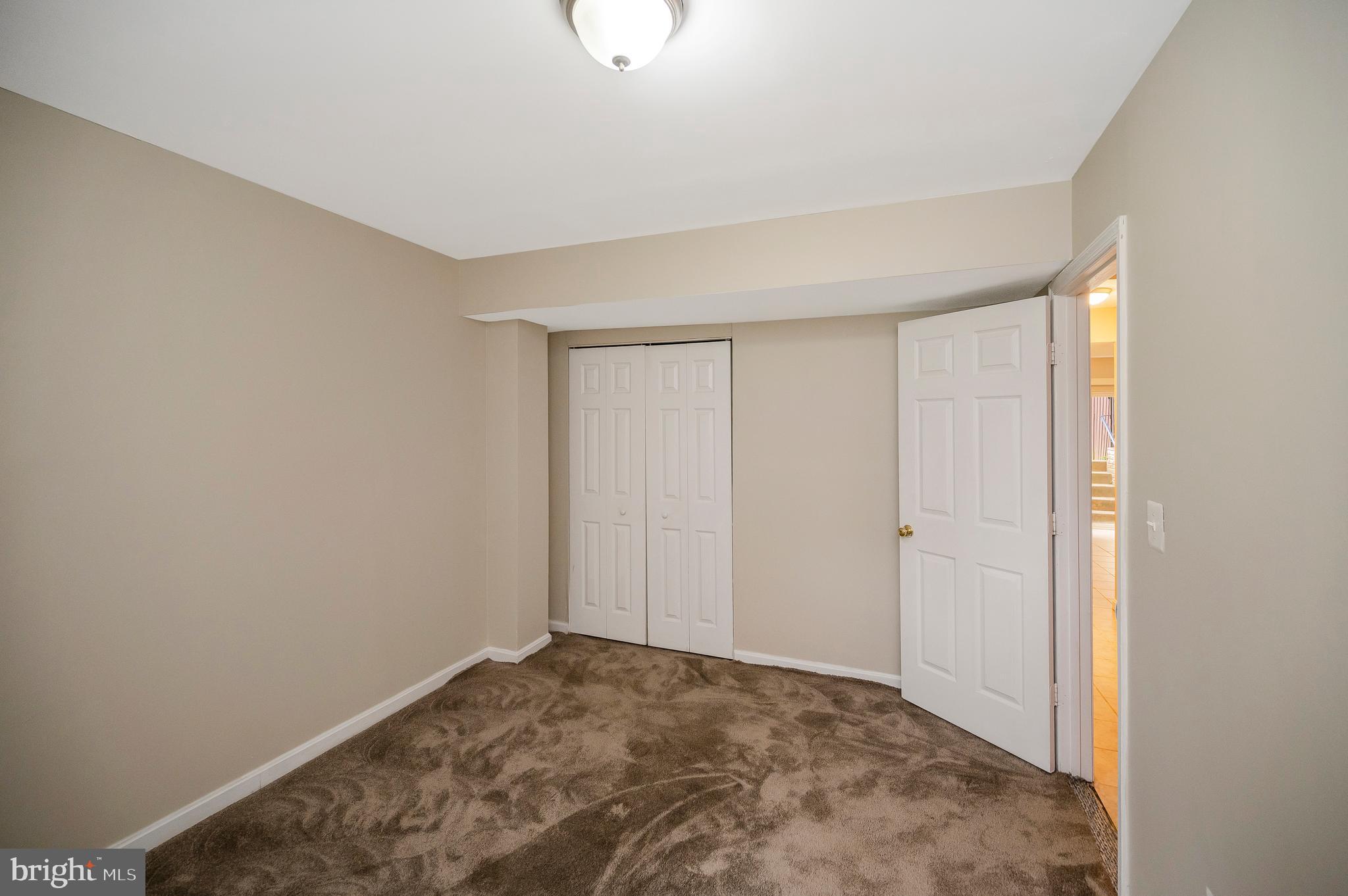 5154 Race Pointe Pl
