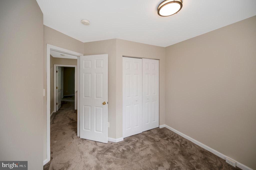 5154 Race Pointe Pl