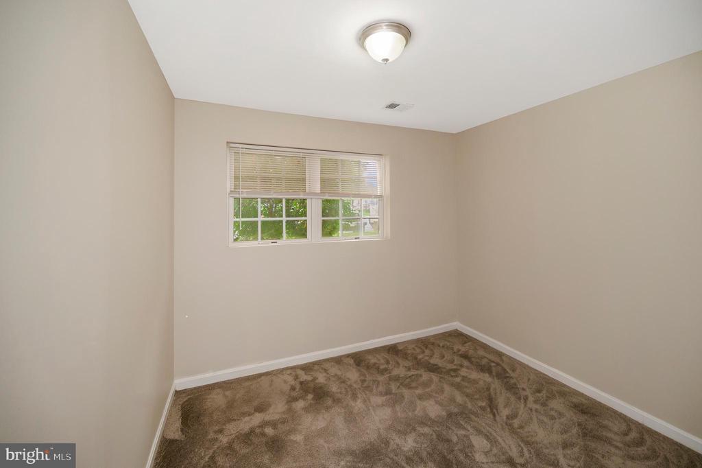 5154 Race Pointe Pl