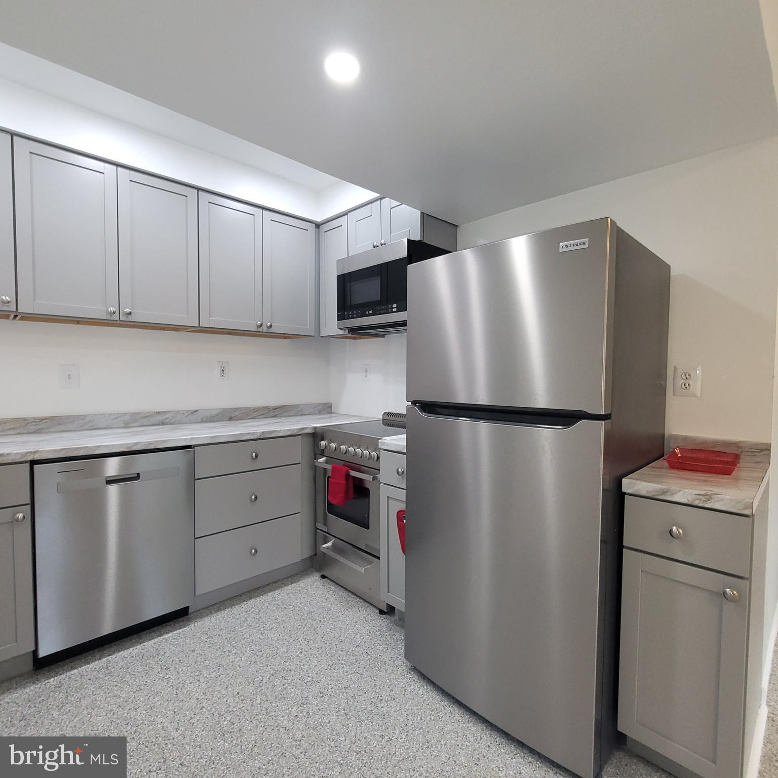 13931 MATHEWS DR #3