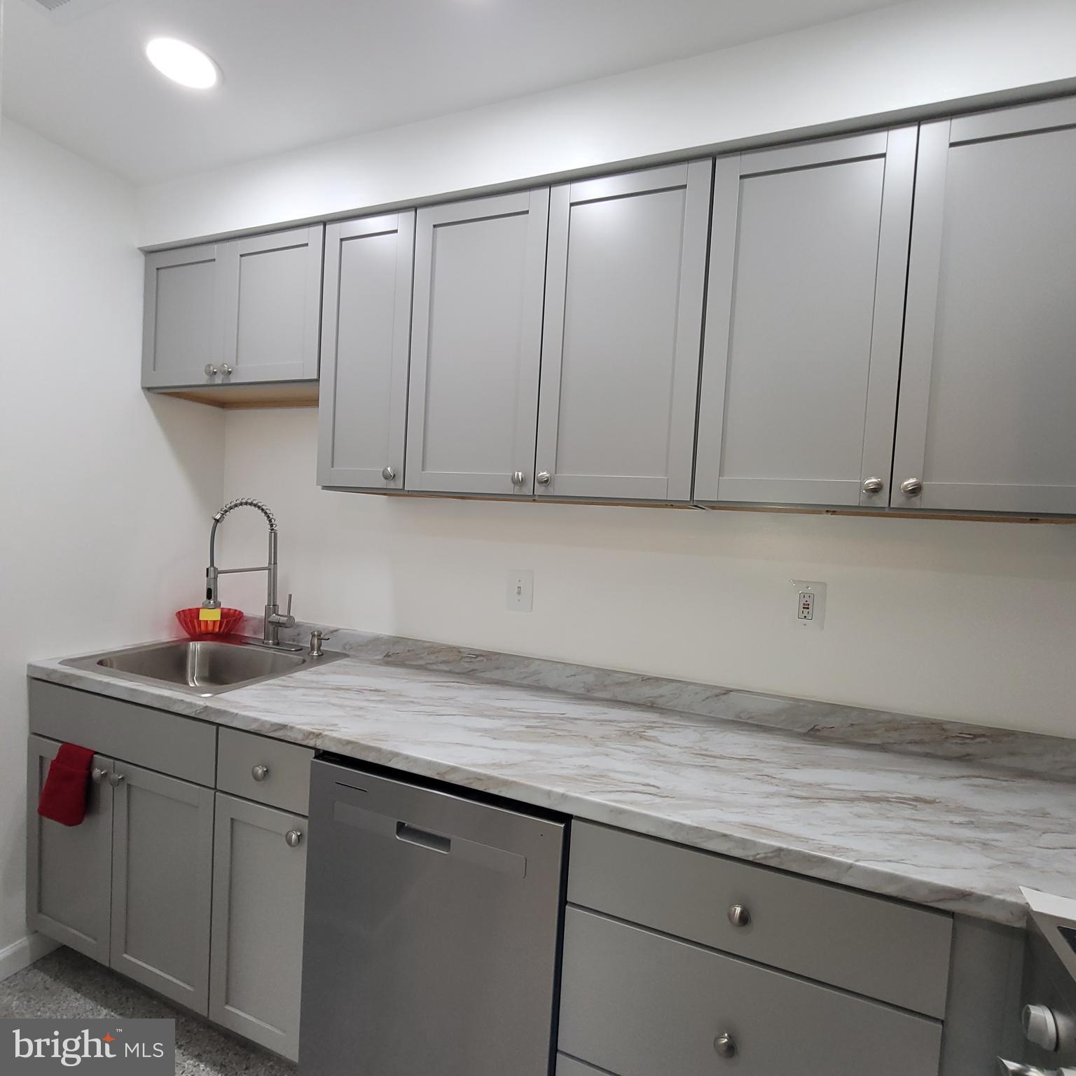 13931 MATHEWS DR #3