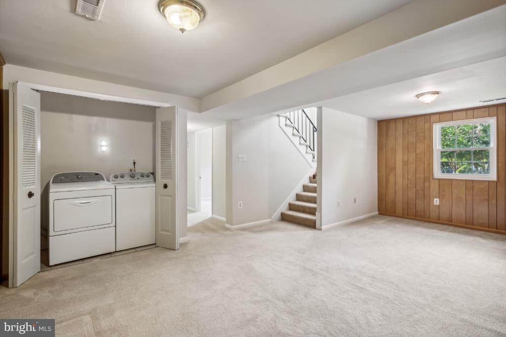 5654 SMALLWOOD COURT