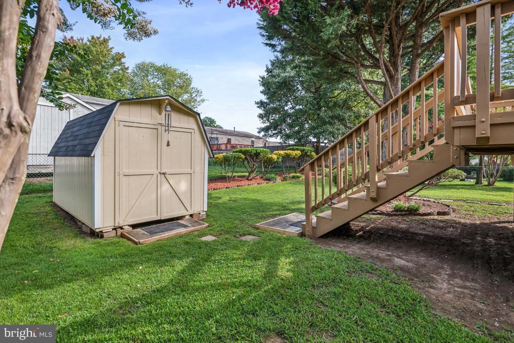 5654 SMALLWOOD COURT
