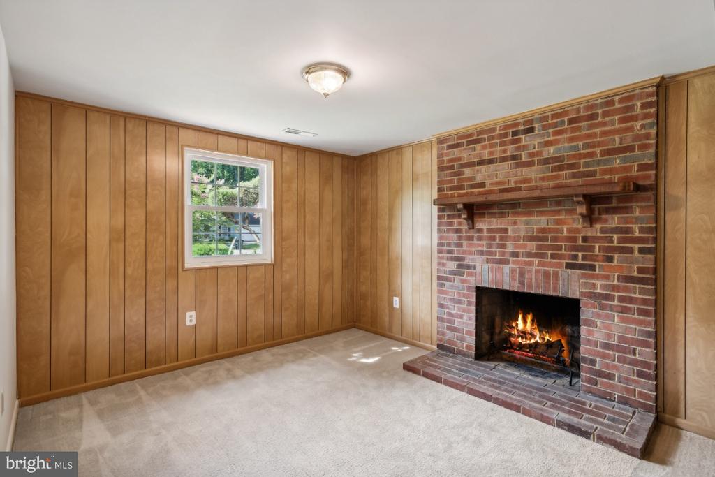 5654 SMALLWOOD COURT