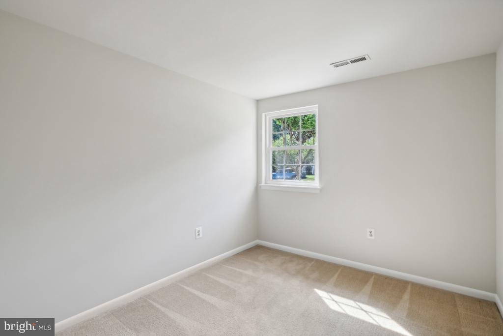 5654 SMALLWOOD COURT