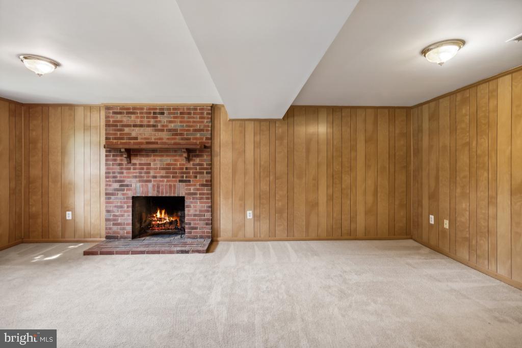 5654 SMALLWOOD COURT