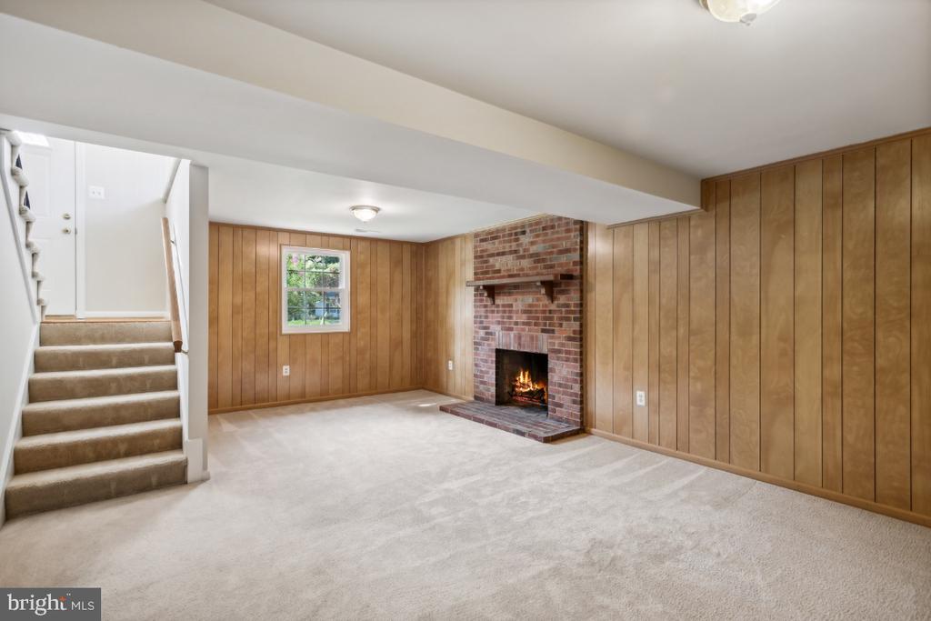 5654 SMALLWOOD COURT