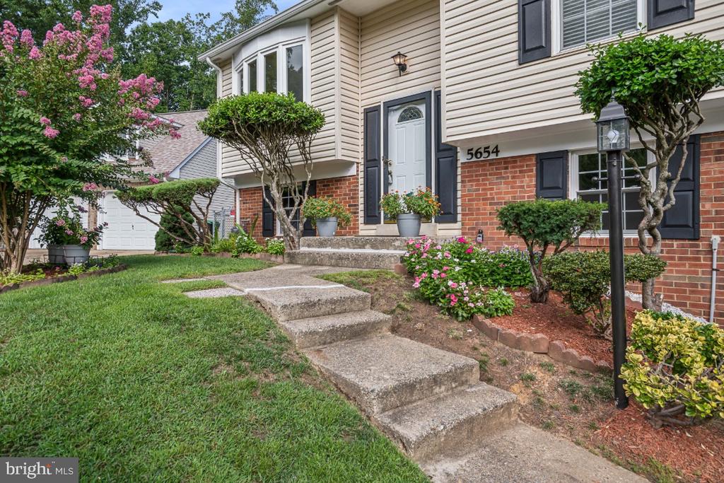 5654 SMALLWOOD COURT