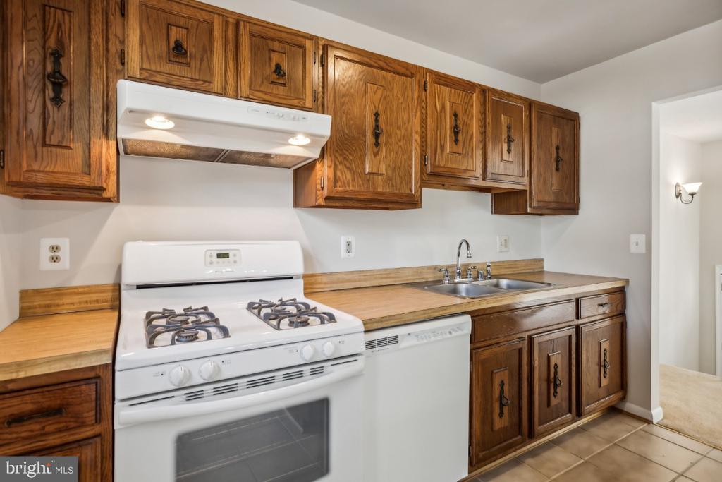 5654 SMALLWOOD COURT