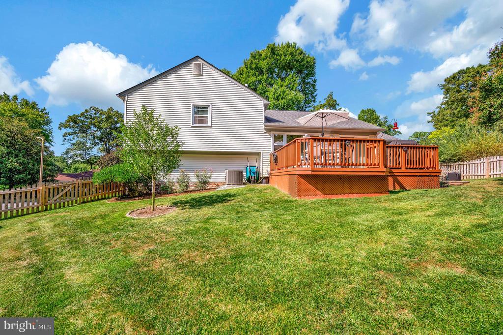 12219 Oakwood Dr