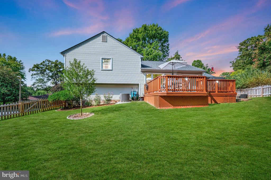 12219 Oakwood Dr