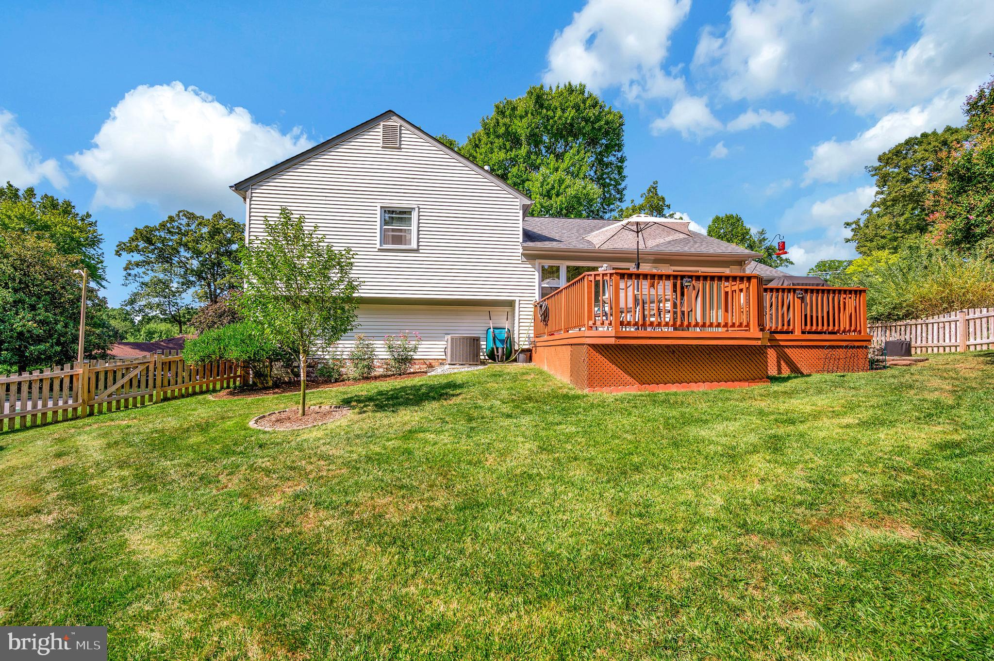 12219 Oakwood Dr