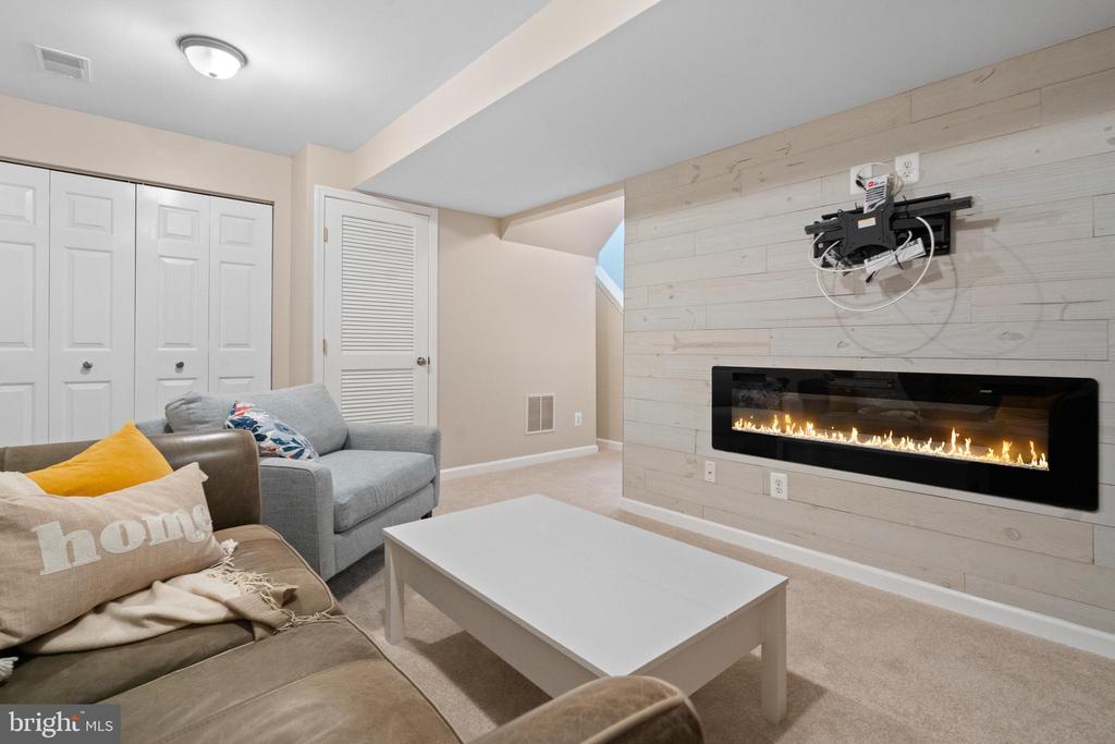 9074 FALCON GLEN COURT
