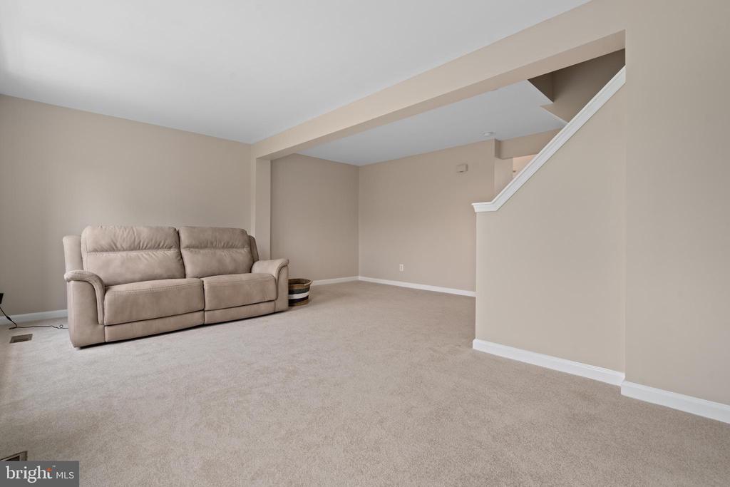 9074 FALCON GLEN COURT