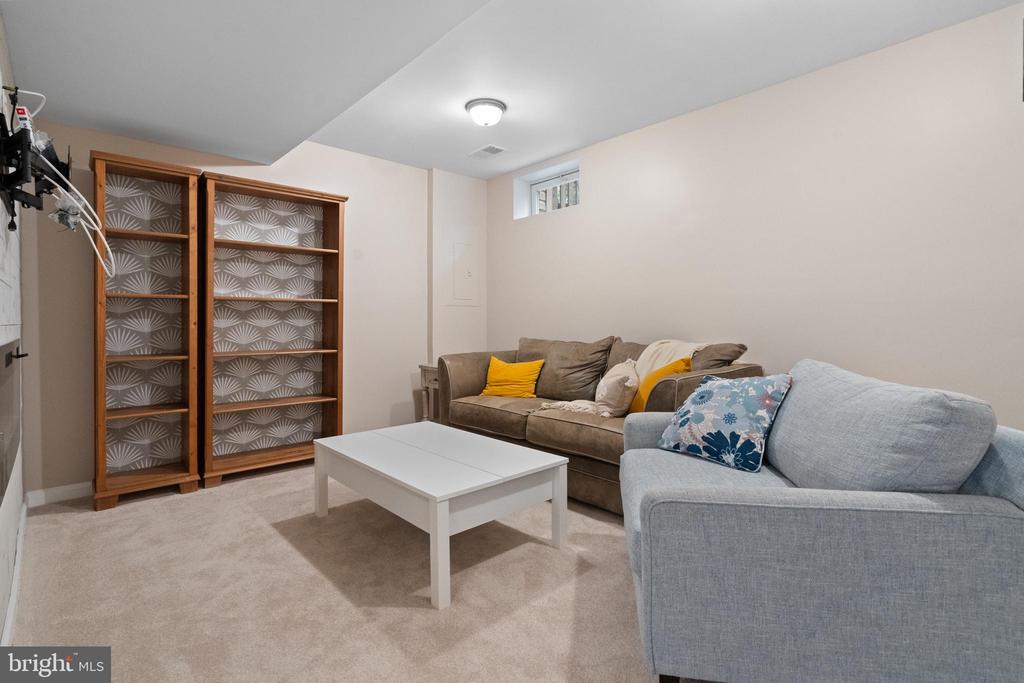9074 FALCON GLEN COURT