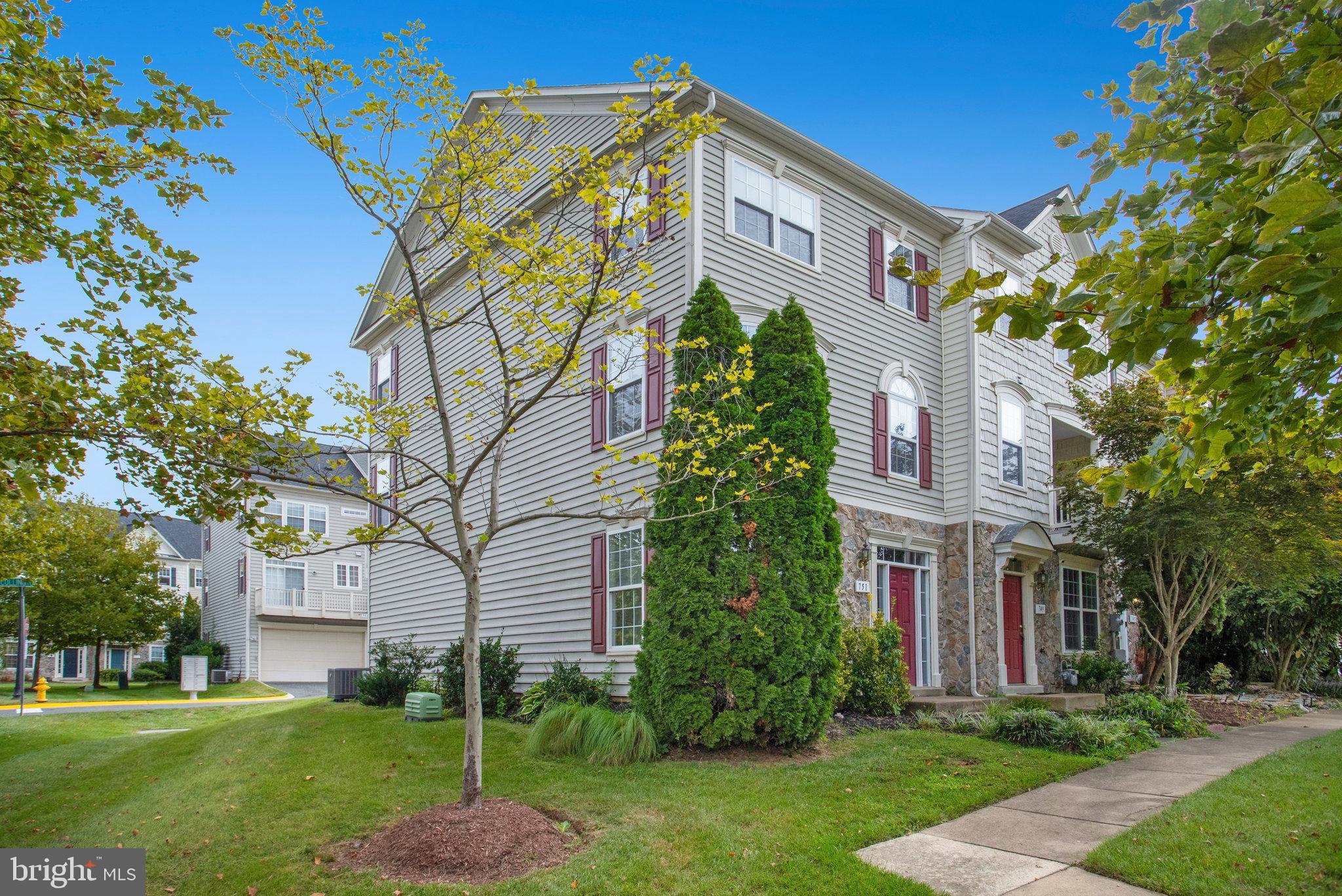 751 COLLINGTON CT