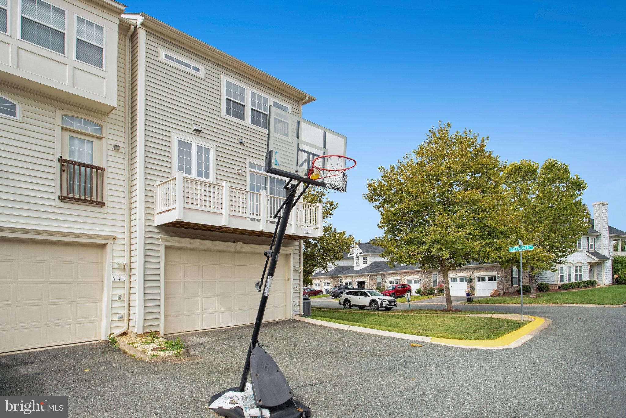 751 COLLINGTON CT