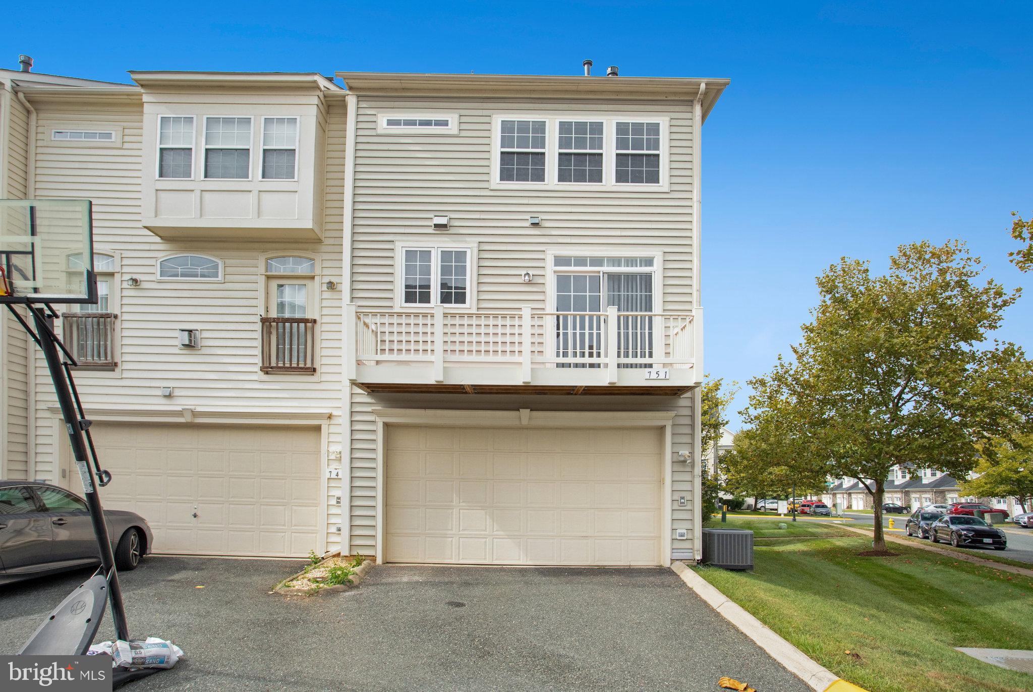 751 COLLINGTON CT