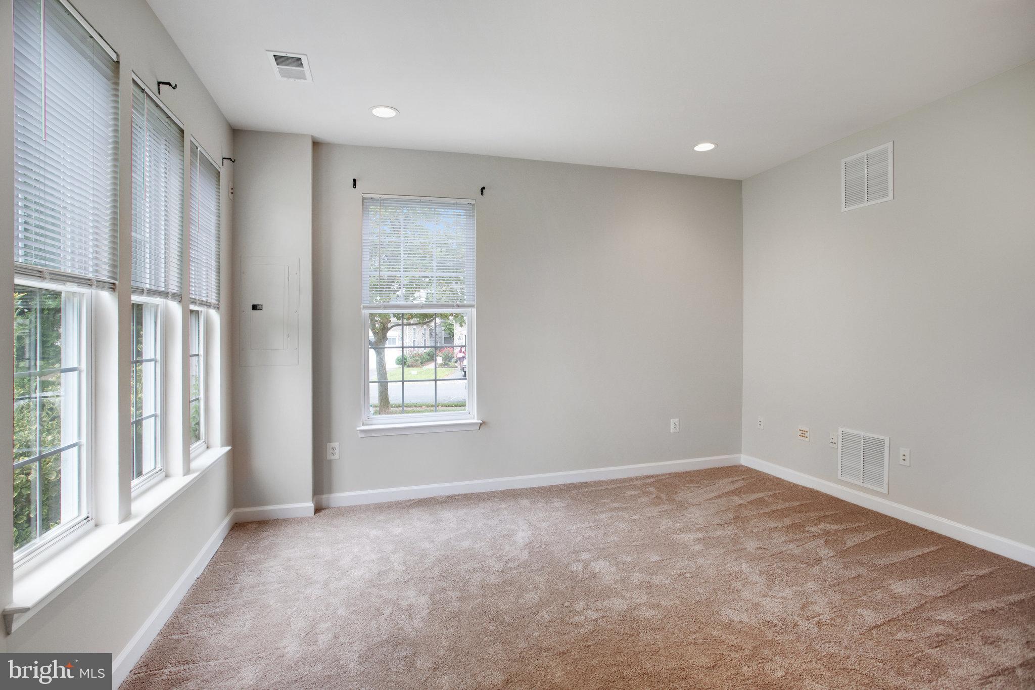 751 COLLINGTON CT