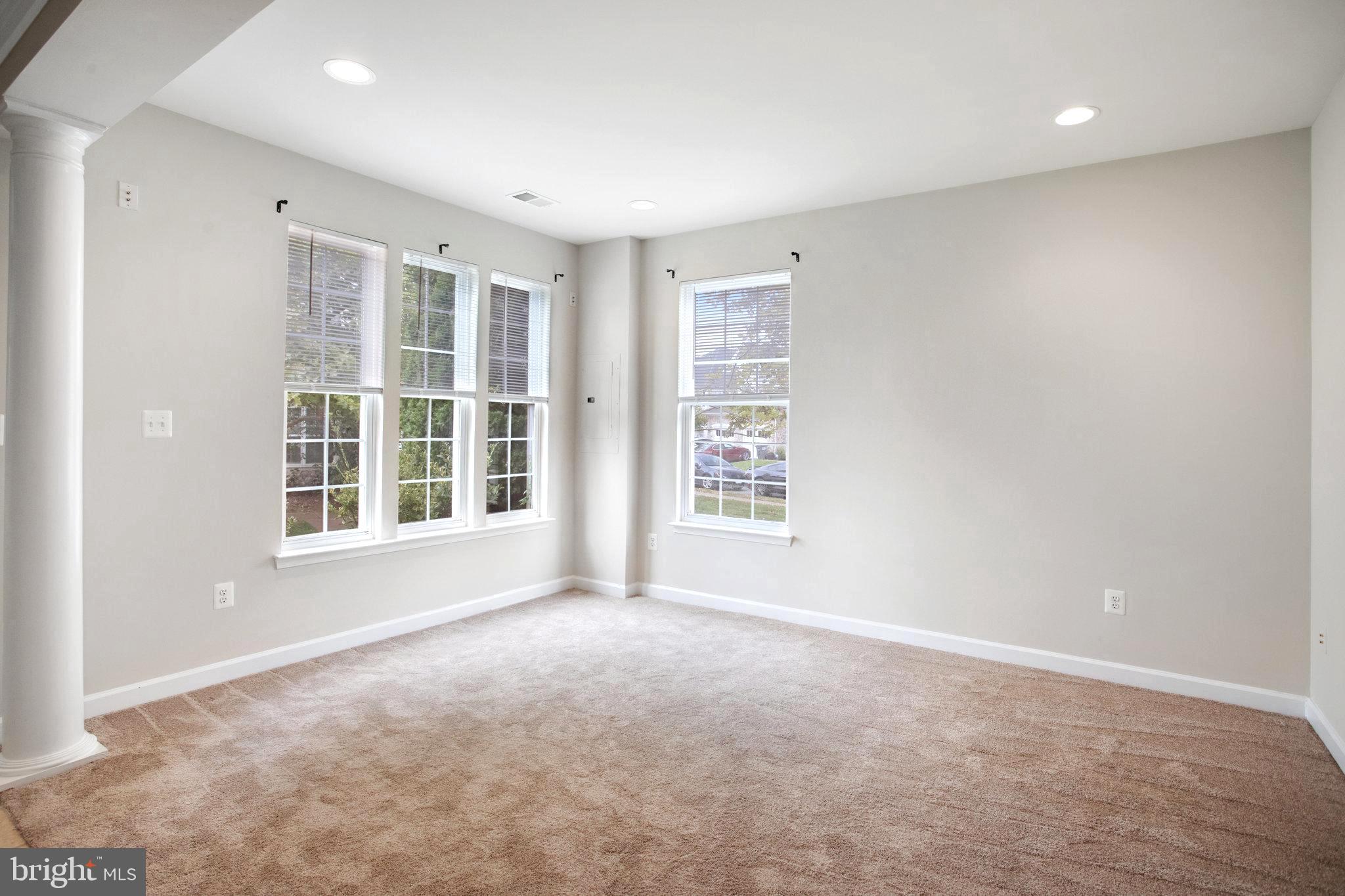 751 COLLINGTON CT