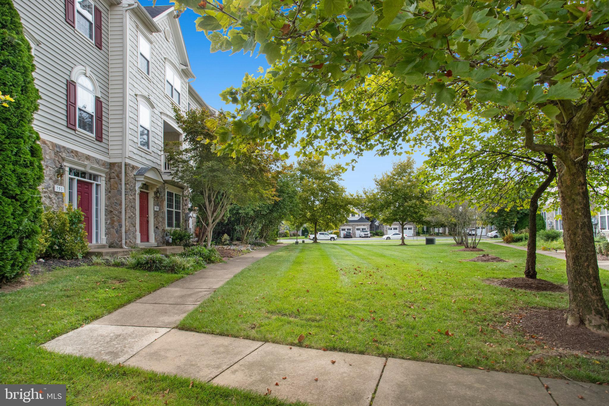751 COLLINGTON CT