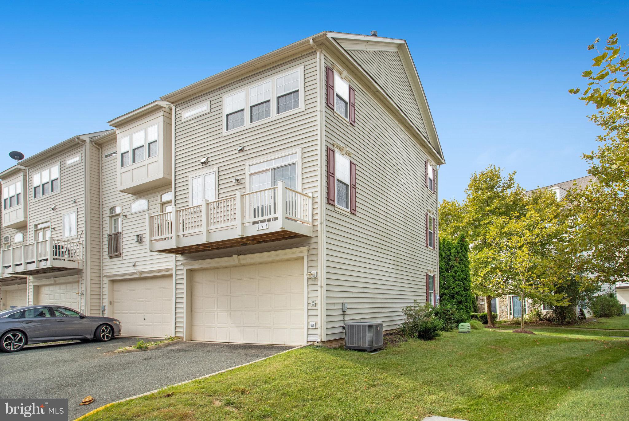 751 COLLINGTON CT