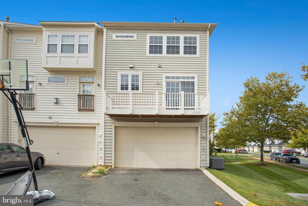 751 COLLINGTON CT