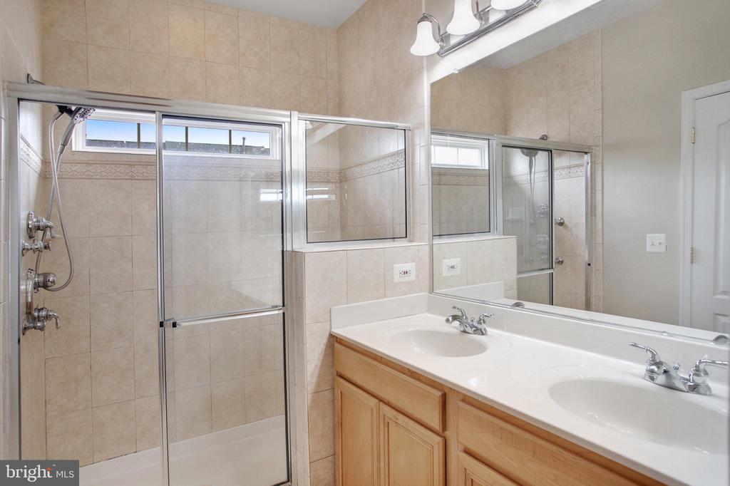 751 COLLINGTON CT