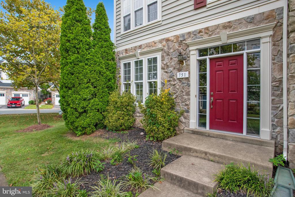 751 COLLINGTON CT