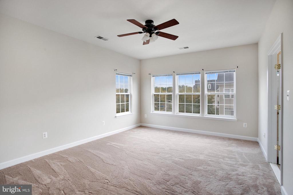 751 COLLINGTON CT