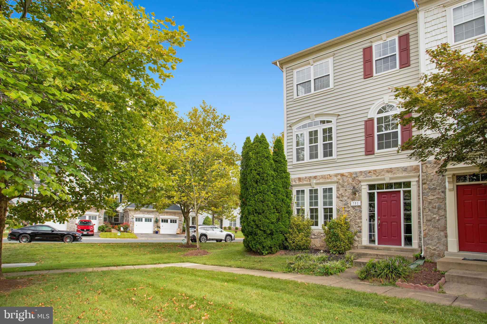 751 COLLINGTON CT