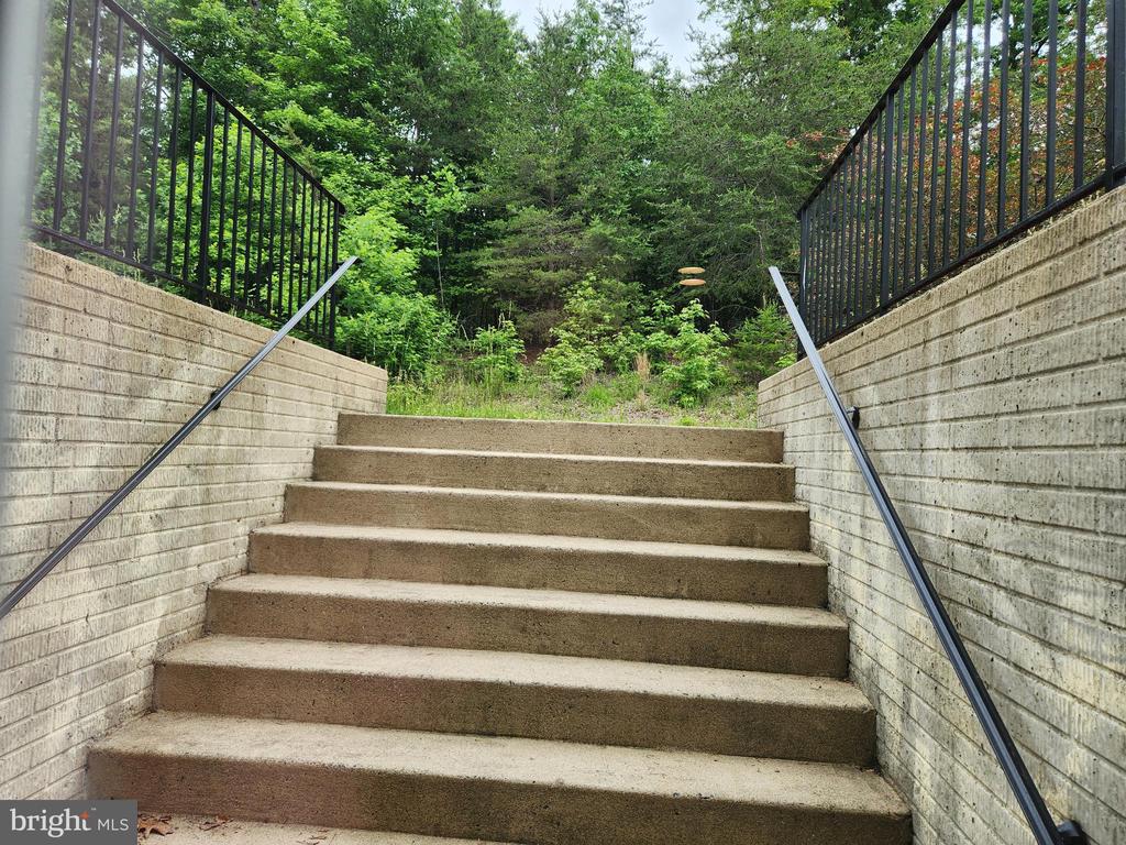 2880 MYRTLEWOOD DR