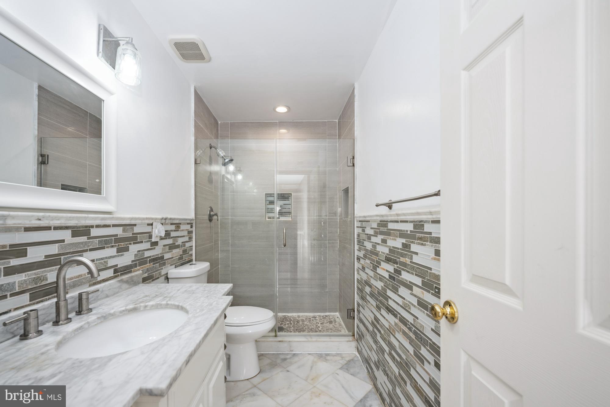 8464 Lanier Overlook Ct