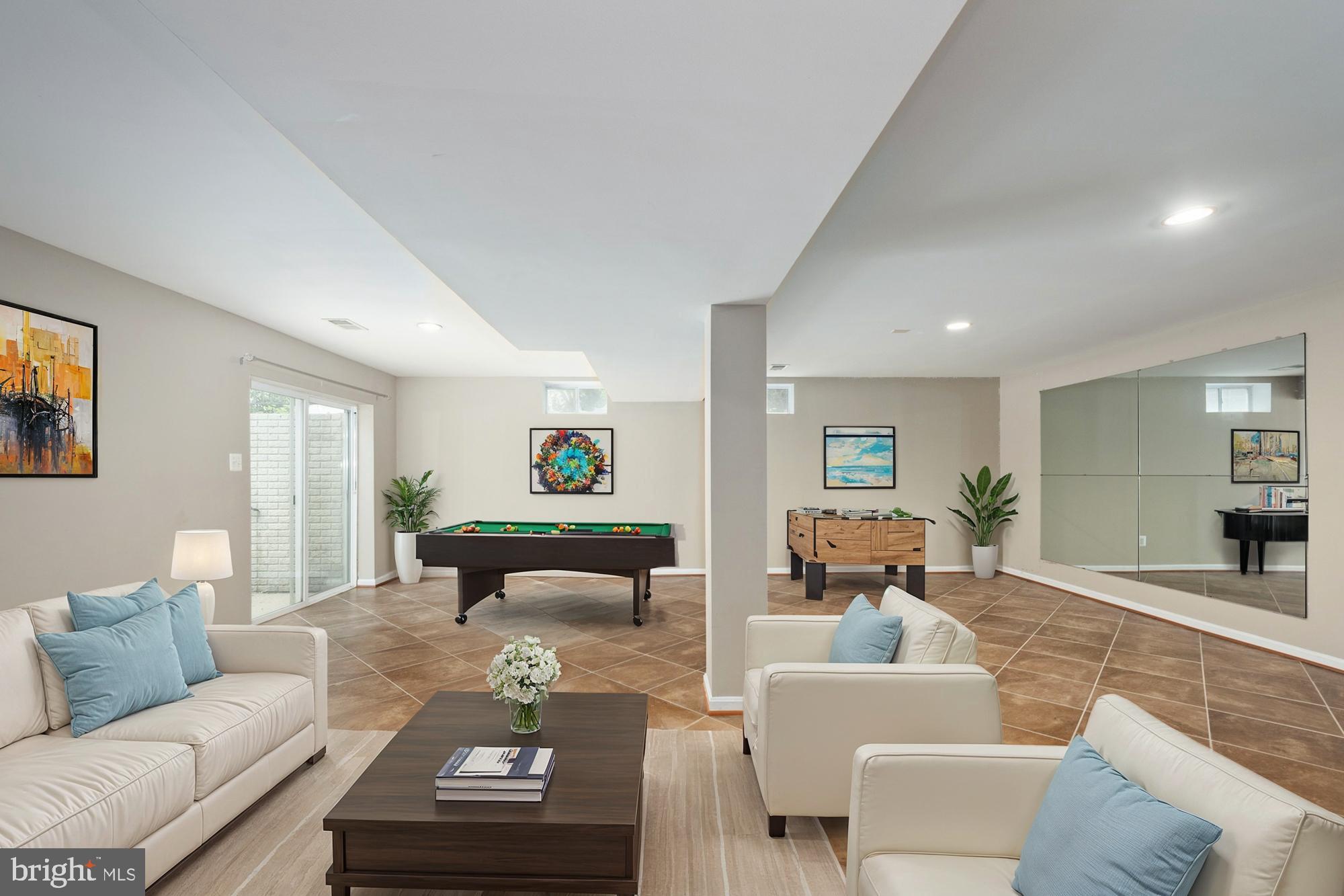 8464 Lanier Overlook Ct