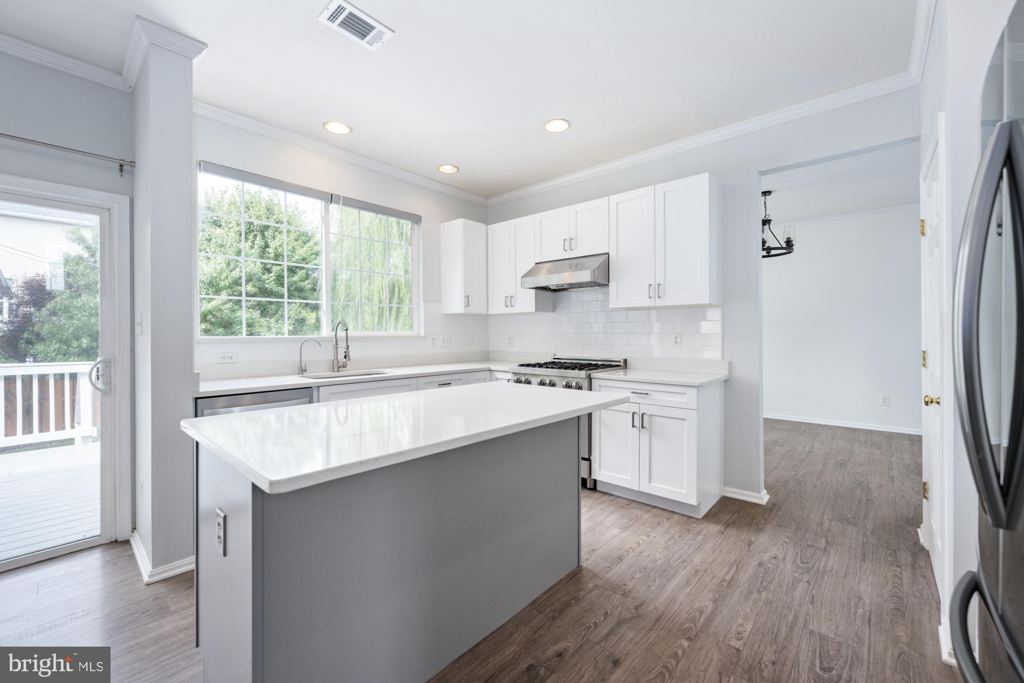 8464 Lanier Overlook Ct